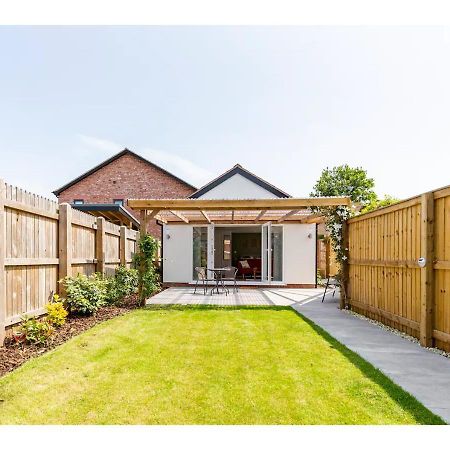 Charming Chester Studio With Private Garden & Free Parking מראה חיצוני תמונה